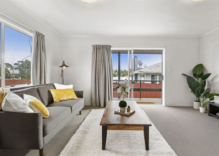  at 2/21 Glen Marine Parade, Glendene, Auckland