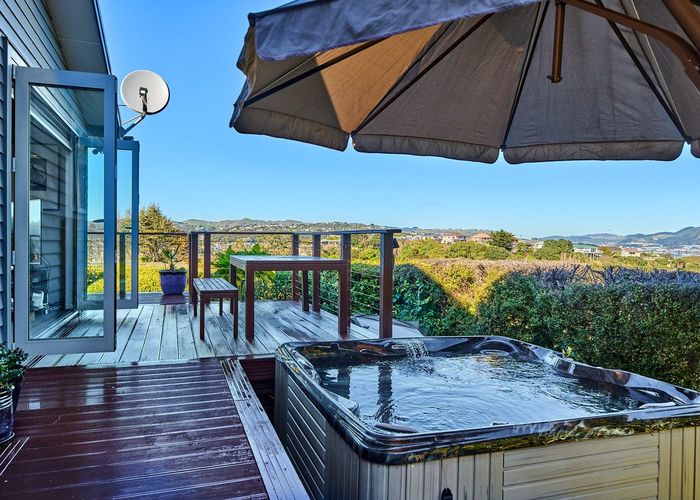  at 92 Mana View Road, Paremata, Porirua, Wellington