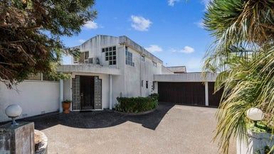  at 2/20 Pigeon Mountain Road, Half Moon Bay, Auckland