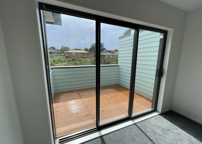  at 2/152 Triangle Road, Massey, Waitakere City, Auckland