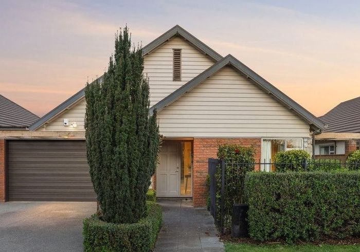  at 37 Henley Green, Northwood, Christchurch