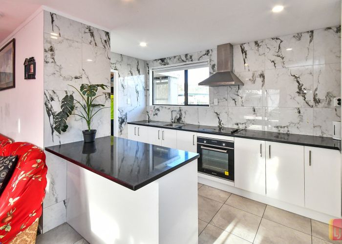  at 2/67 Redcrest avenue, Red Hill, Papakura