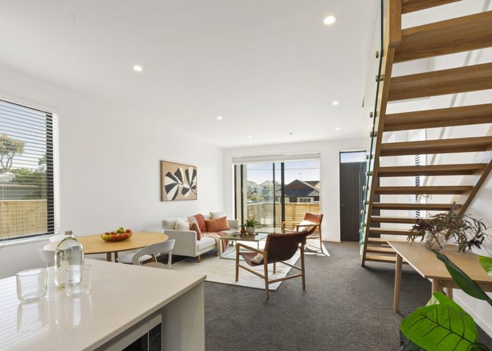  at 1/166 Queens Drive, Lyall Bay, Wellington