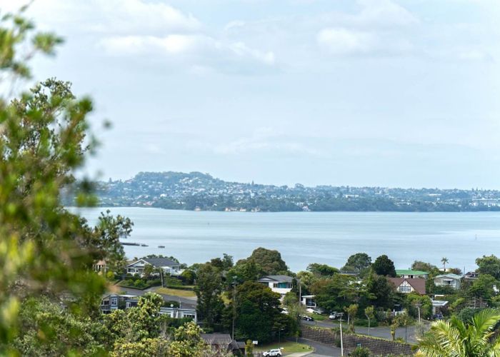  at 6 Anchor Place, Beach Haven, North Shore City, Auckland