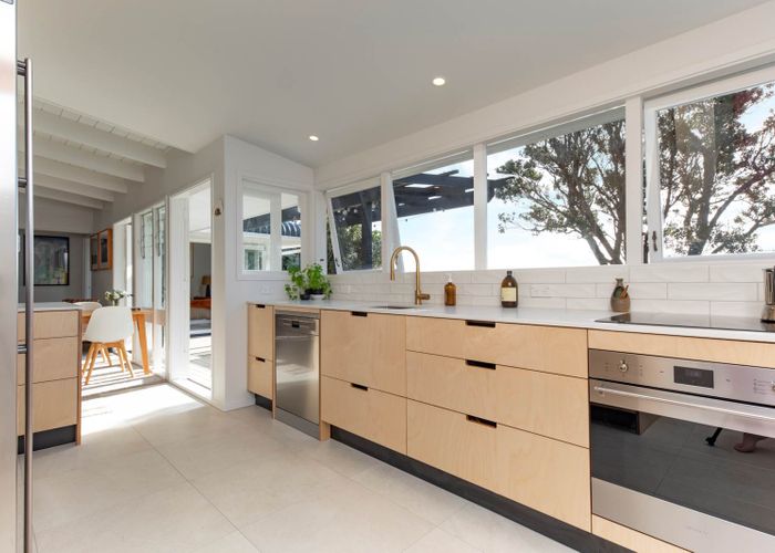  at 115 Piha Road, New Lynn