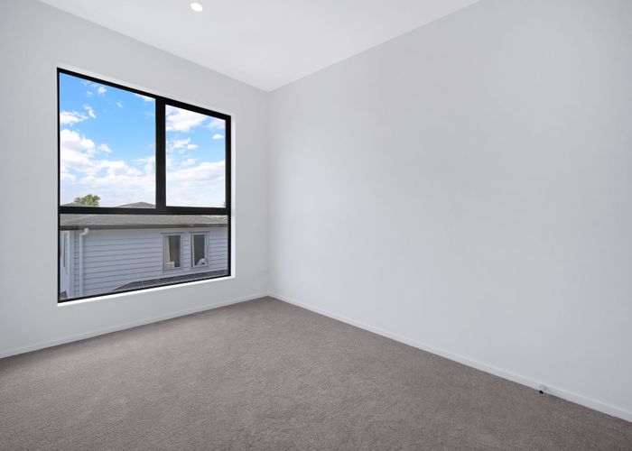  at 5/233 Great North Road, Henderson, Waitakere City, Auckland