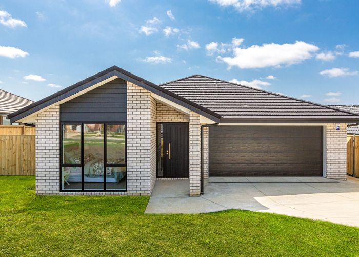  at 6 Omahuru Road, Glenbrook