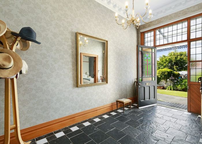  at 18 Whites Line West, Woburn, Lower Hutt