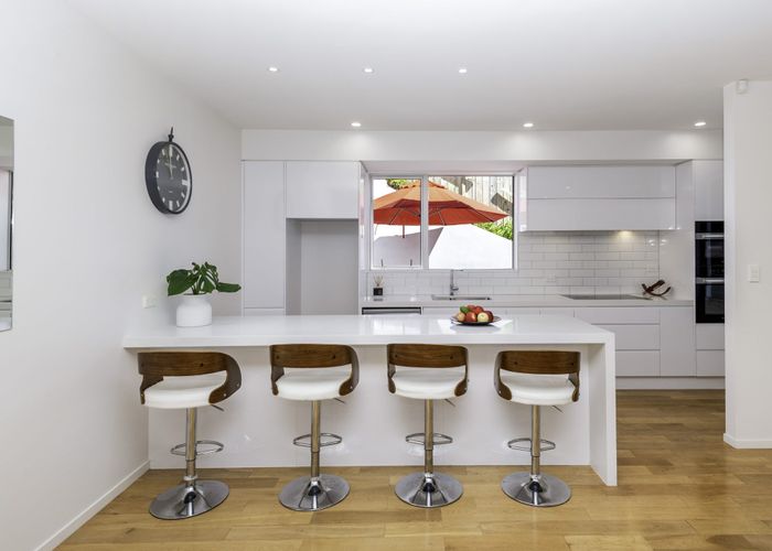  at 20B Oakwood Grove, Eastern Beach, Manukau City, Auckland