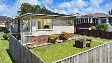  at 1/6 Trafalgar Road, Milford, Auckland