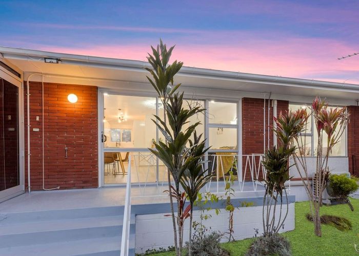  at 6/1 Ribblesdale Road, Henderson, Auckland