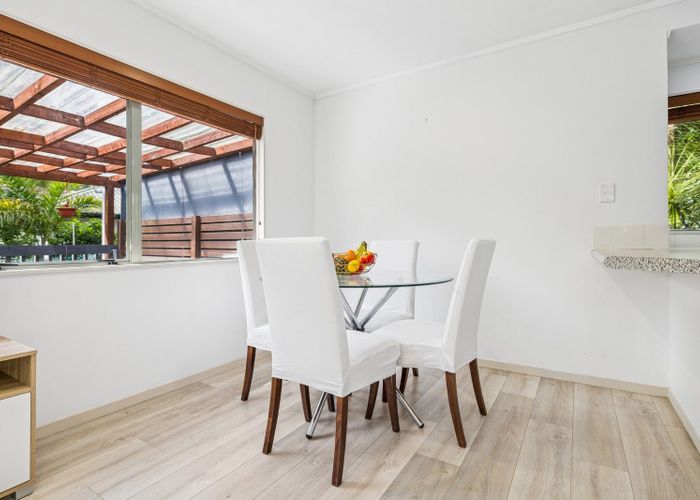  at 2/8 Tallington Crescent, Torbay, North Shore City, Auckland