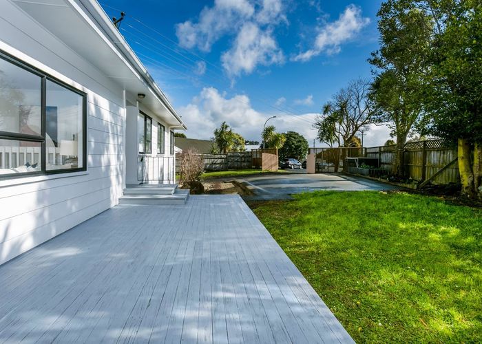  at 11 Cabello Place, Unsworth Heights, North Shore City, Auckland