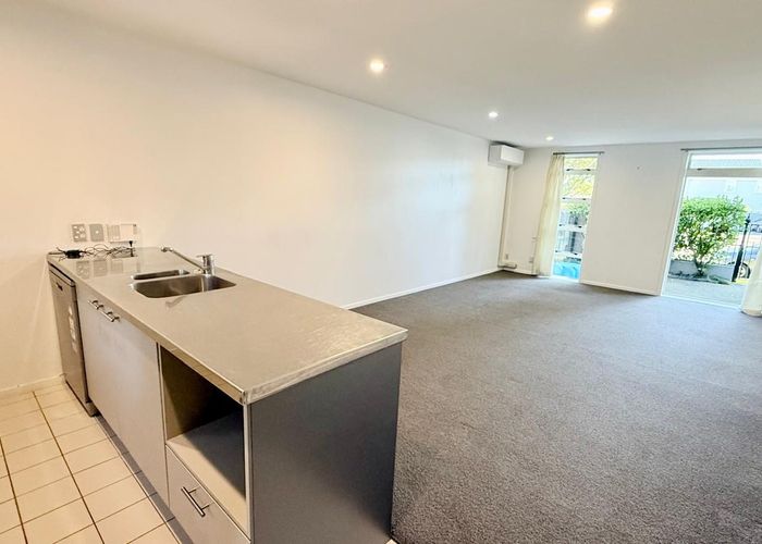  at 2/2 Cawley Street, Ellerslie, Auckland City, Auckland