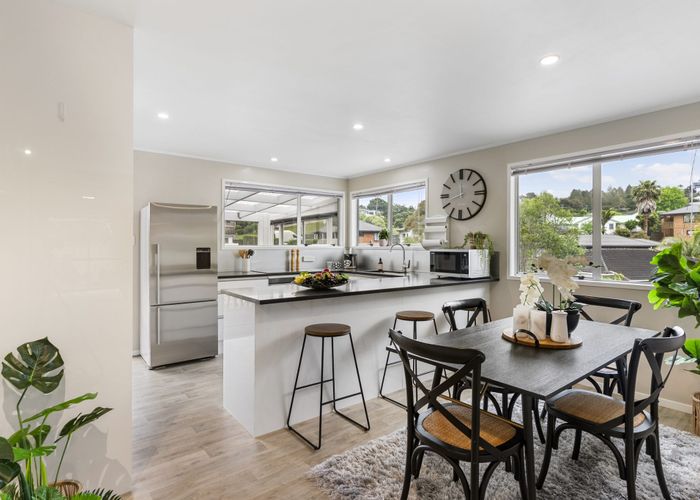  at 8 Babington Place, Torbay, North Shore City, Auckland