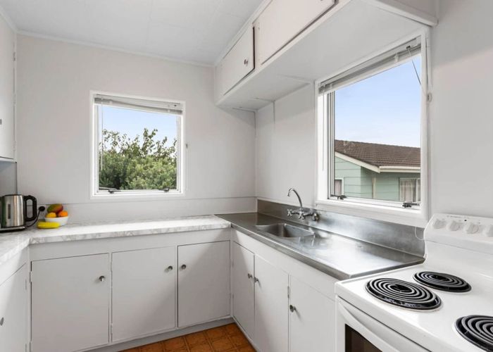  at 5 De Bloge Place, Clendon Park, Manukau City, Auckland