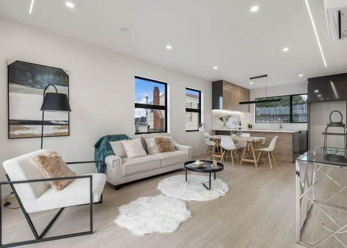  at 5/16 Binsted Road, New Lynn, Auckland