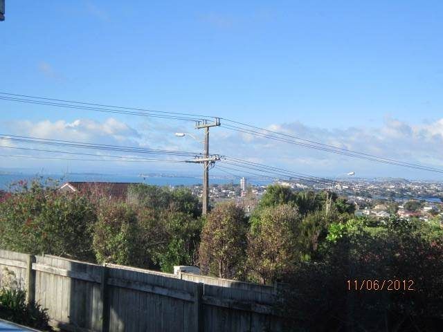  at 2/166 East Coast Road, Milford, North Shore City, Auckland