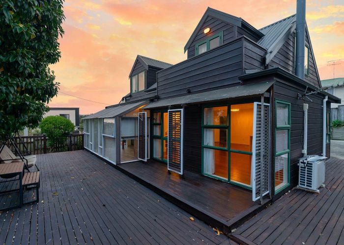  at 8 Marshall Laing Avenue, Mount Roskill, Auckland City, Auckland