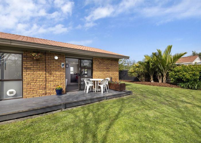 at 2/56 Glen Road, Ranui, Auckland
