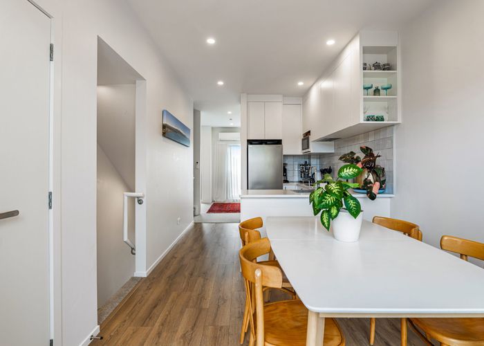 at 2/28 Westgate Drive, Westgate, Waitakere City, Auckland