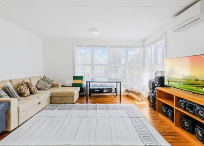  at 39 Flat Bush Road, Clover Park, Auckland