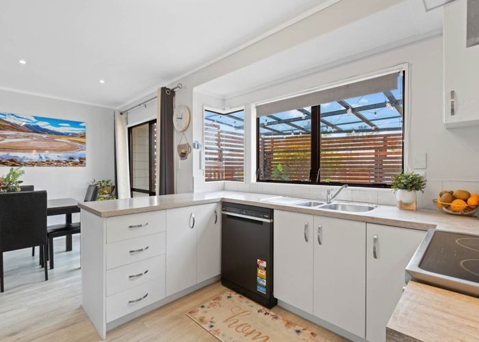  at 2 Lanier Place, Glendene, Auckland
