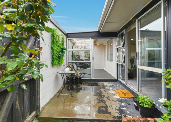  at 1/106 Lake Terrace Road, Burwood, Christchurch City, Canterbury