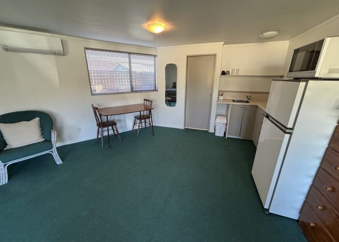  at 2 Humphries Place, Awapuni, Palmerston North, Manawatu / Whanganui