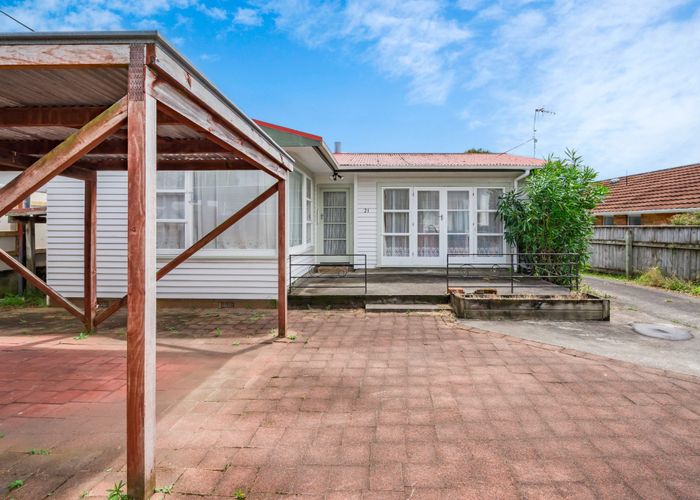  at 21 Gray Avenue, Paraparaumu Beach, Kapiti Coast, Wellington