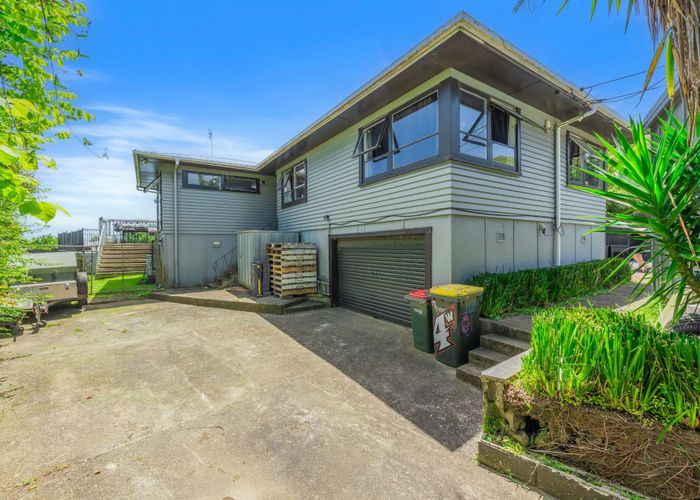  at 8 Pikitea Road, Mangere Bridge, Auckland