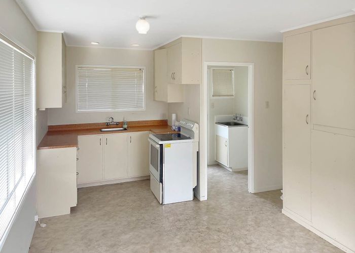  at 1/6 Papatahi Place, Henderson, Waitakere City, Auckland