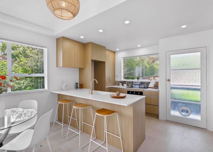  at 2/65 Lavery Place, Sunnynook, North Shore City, Auckland