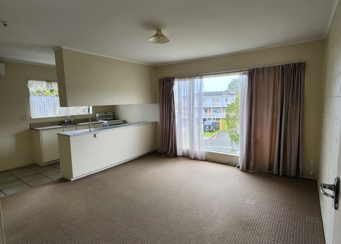  at 2/42 Simkin Avenue, Saint Johns, Auckland City, Auckland