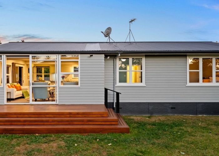  at 9 Esmeralda Avenue, Avondale, Auckland