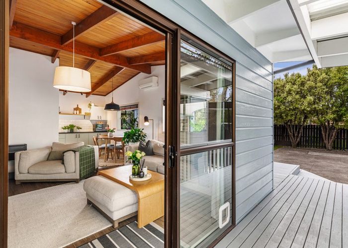  at 2/9 London Street, Te Atatu Peninsula, Auckland