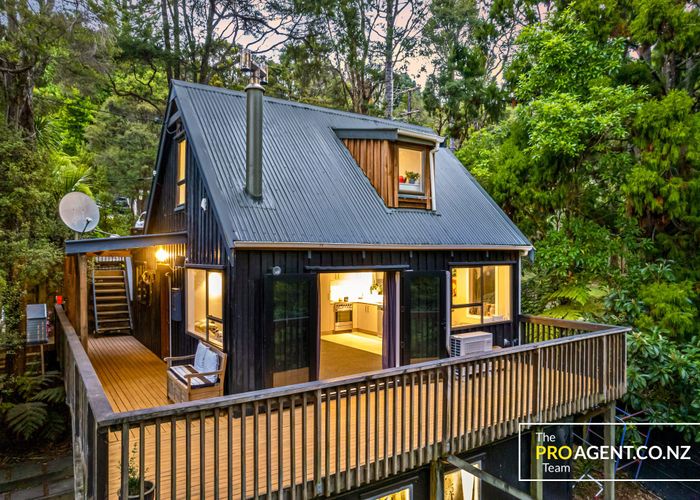  at 138 Laingholm Drive, Laingholm, Auckland