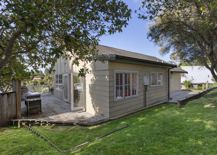  at 5 West Glade Crescent, Birkenhead, Auckland