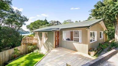  at 118 Laingholm Drive, Laingholm, Auckland