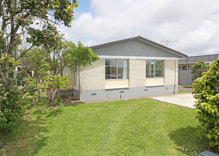  at 1/130 Te Atatu Road, Te Atatu South, Waitakere City, Auckland
