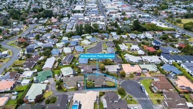  at 28 Heversham Place, Glendene, Auckland