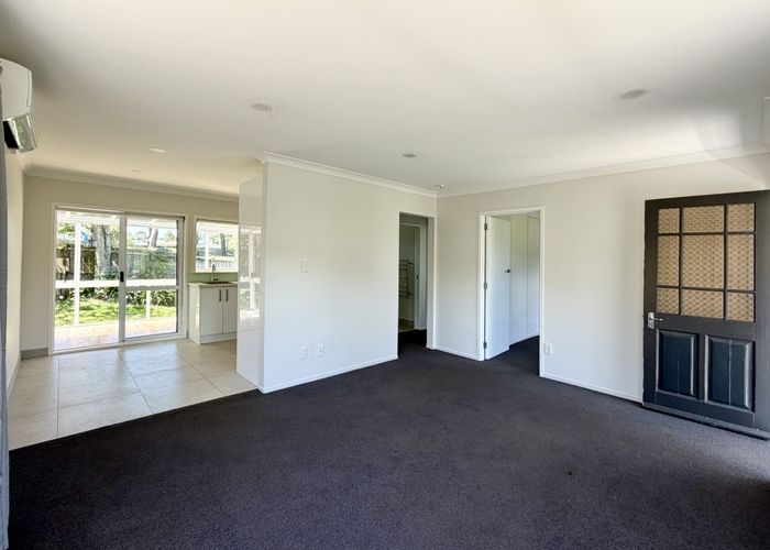  at 2/22 Gladys Avenue, Glenfield, North Shore City, Auckland