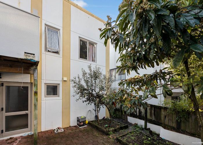  at 3/4 Ambrico Place, New Lynn, Waitakere City, Auckland