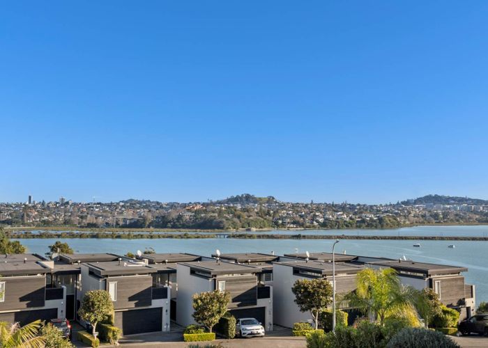  at 3/128 Paritai Drive, Orakei, Auckland