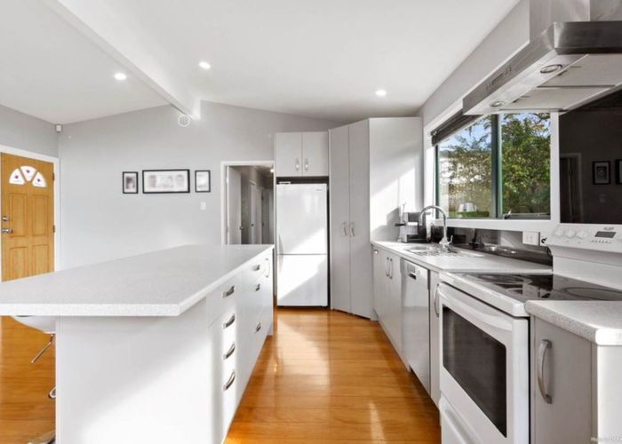  at 36 Thornlow Street, Glendene, Waitakere City, Auckland