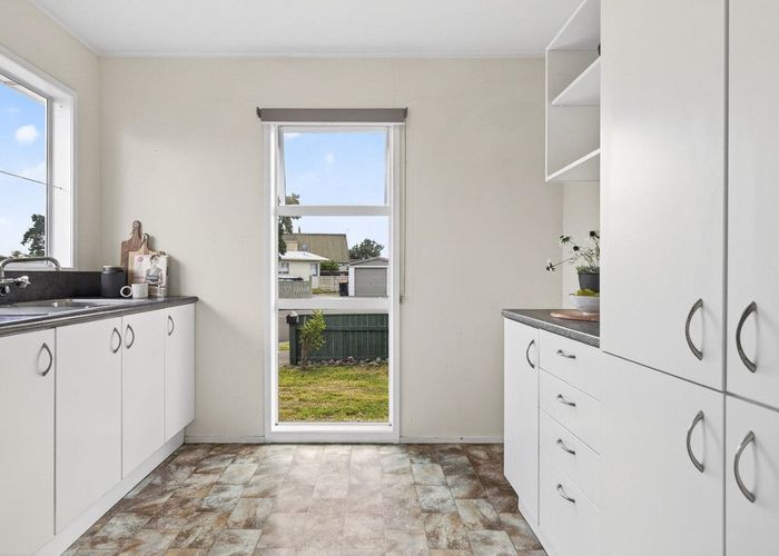  at 4 Rhodes Drive, Kelvin Grove, Palmerston North, Manawatu / Whanganui