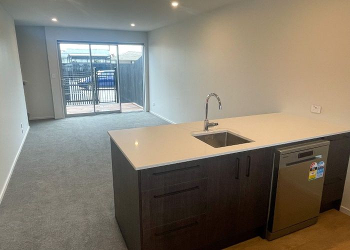  at 2/27 Sails Street, Papanui, Christchurch City, Canterbury