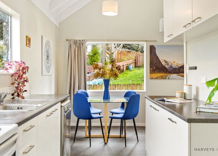  at 2/21 Kashmir Road, Glen Eden, Auckland