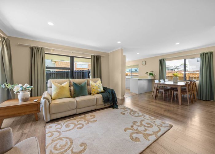  at 51 De Quincey Terrace, Highland Park, Manukau City, Auckland