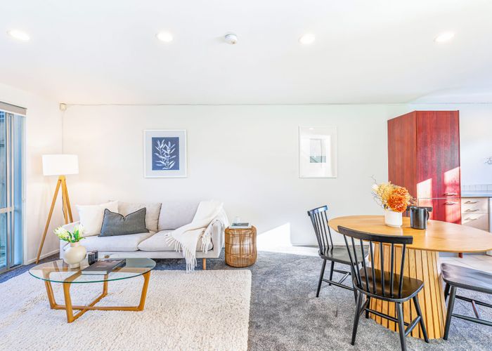 at 32 Albionvale Road, Glen Eden, Auckland